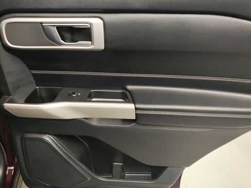 Used 2022 Ford Explorer XLT w/ Equipment Group 202A image 15