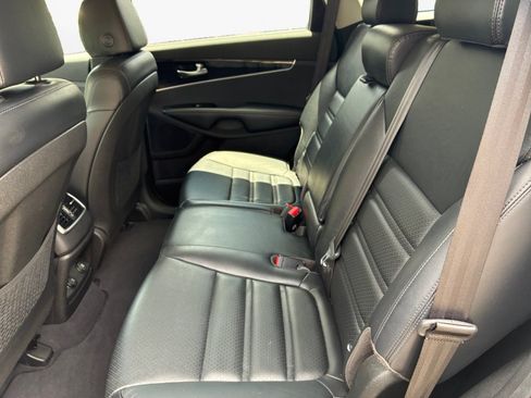 Used 2019 Kia Sorento EX FWD image 16