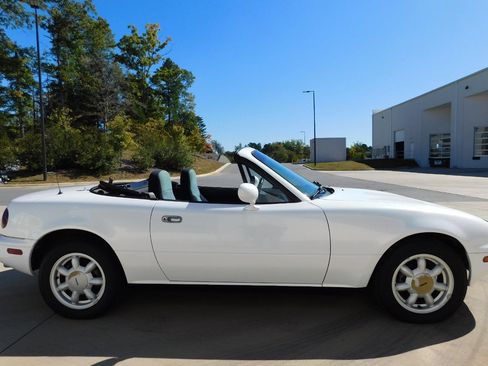Used 1990 MAZDA MX-5 Miata image 15