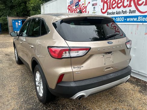Used 2021 Ford Escape SE image 8