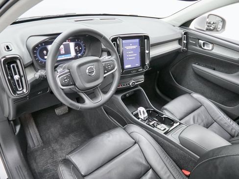 Used 2023 Volvo XC40 B5 Ultimate w/ Protection Package Premier image 12