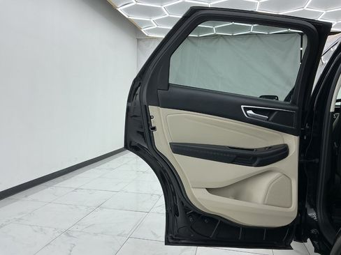 Used 2016 Ford Edge Titanium FWD image 27