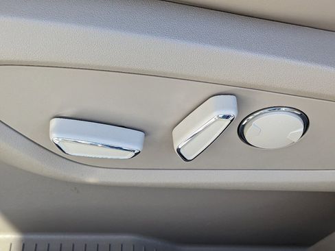 Used 2023 Lincoln Nautilus Reserve w/ Equipment Group 201A image 22