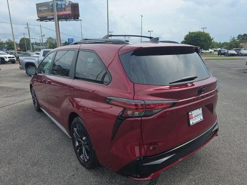Used 2026 Toyota Sienna XSE FWD image 7