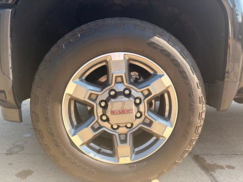 Used 2025 GMC Sierra 3500 SLT w/ SLT Premium Package AWD/4WD image 11