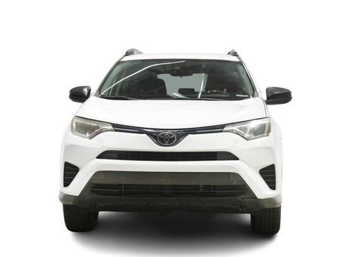 Used 2018 Toyota RAV4 LE FWD image 3