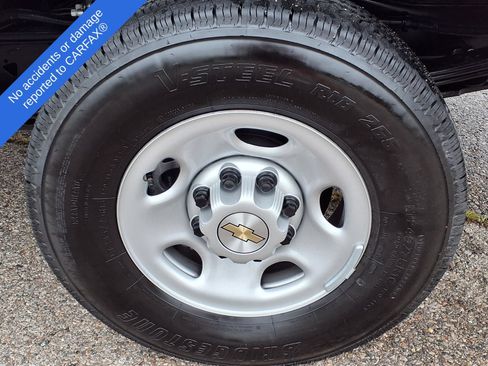 Used 2025 Chevrolet Express 2500 RWD image 10