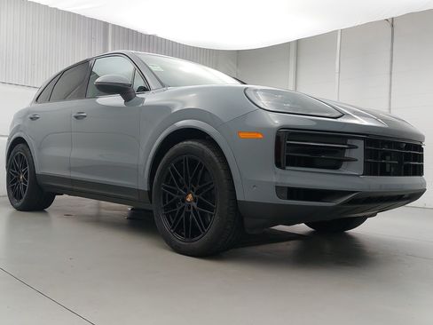 Certified 2026 Porsche Cayenne AWD/4WD image 9
