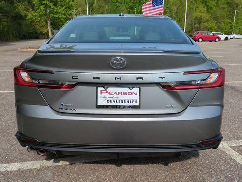 Used 2025 Toyota Camry SE w/ Convenience Package FWD image 5