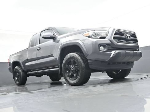 Used 2016 Toyota Tacoma SR5 w/ SR5 Appearance Package (SN) AWD/4WD image 28