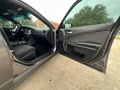 Used 2017 Dodge Charger SE RWD image 24