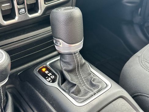 Used 2020 Jeep Wrangler Unlimited Sahara image 31