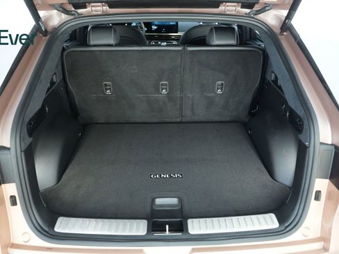 Used 2023 Genesis GV60 Performance image 8