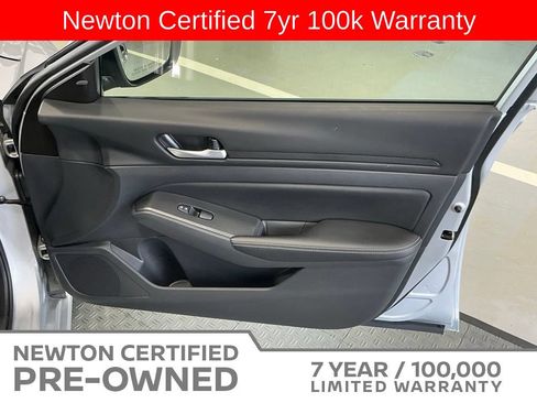 Used 2025 Nissan Altima 2.5 SV FWD image 36