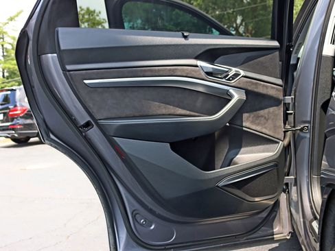 Used 2019 Audi e-tron Prestige w/ Prestige Package image 39