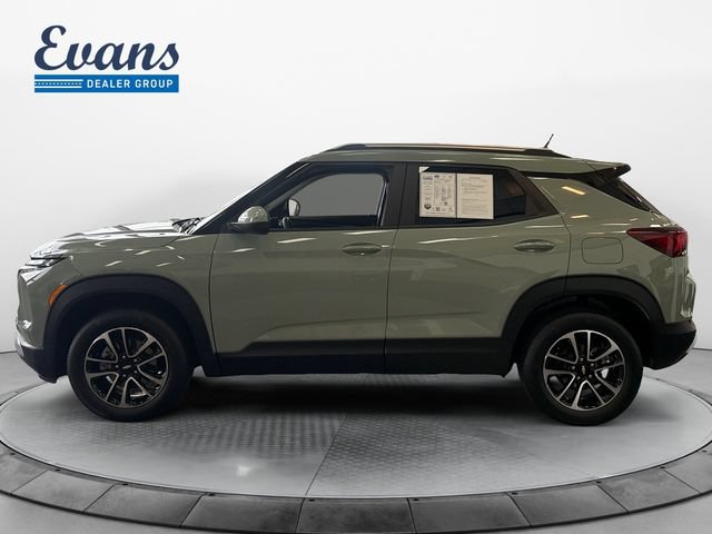 Used 2025 Chevrolet TrailBlazer LT AWD/4WD image 3