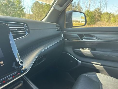 Used 2024 Jeep Wagoneer Series II w/ Flexible Seating Group AWD/4WD image 25