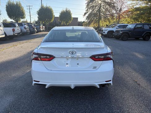 Used 2024 Toyota Camry SE image 6