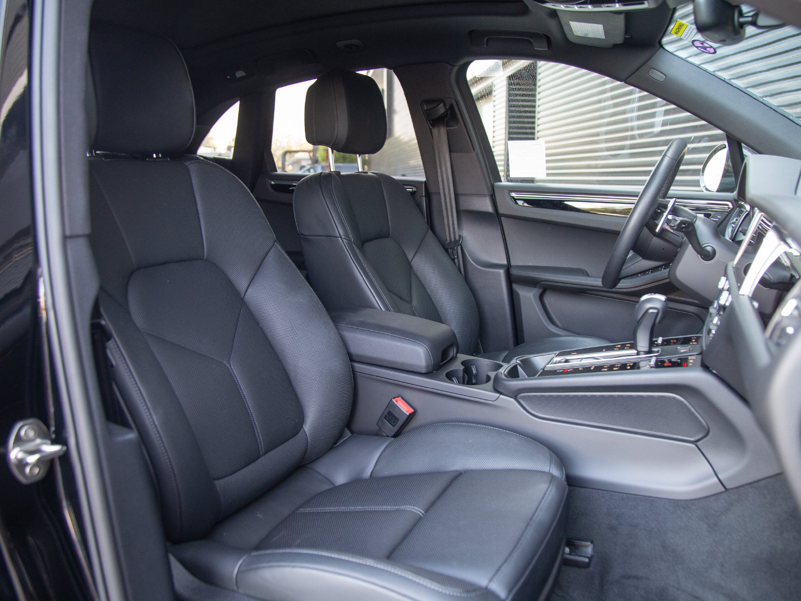 Certified 2026 Porsche Macan AWD/4WD image 25