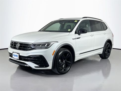 Used 2024 Volkswagen Tiguan SE R-Line image 2