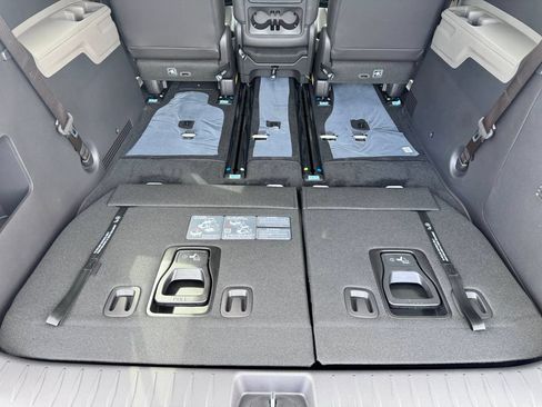New 2026 Kia Carnival FWD image 13