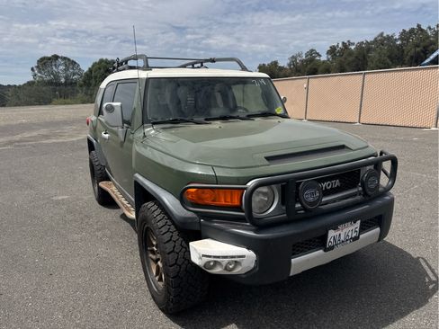 Used 2010 Toyota FJ Cruiser 4WD image 3