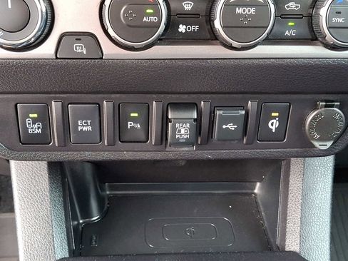 Used 2023 Toyota Tacoma Limited image 27