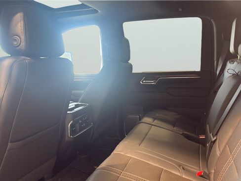 Used 2024 Chevrolet Silverado 2500 High Country w/ High Country Premium Package AWD/4WD image 18