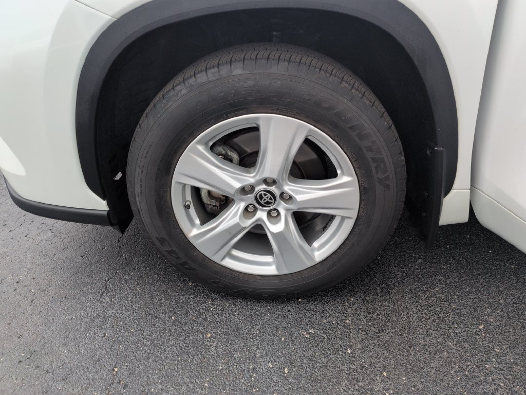 Used 2023 Toyota Highlander L FWD image 27