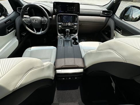 Used 2024 Lexus LX 600 4WD w/ Appearance Package image 28