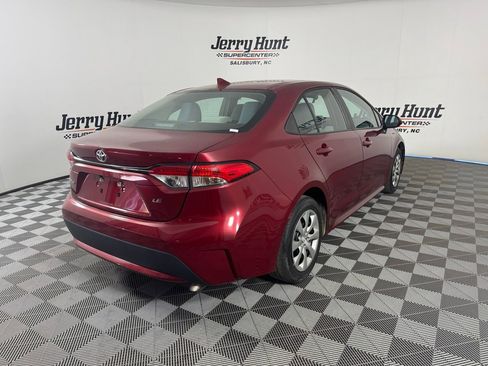 Used 2022 Toyota Corolla LE image 10