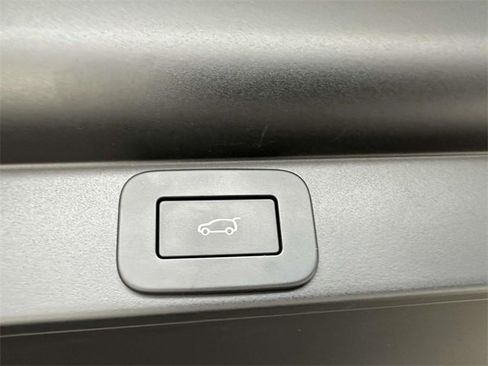 Used 2024 Land Rover Range Rover SE image 18