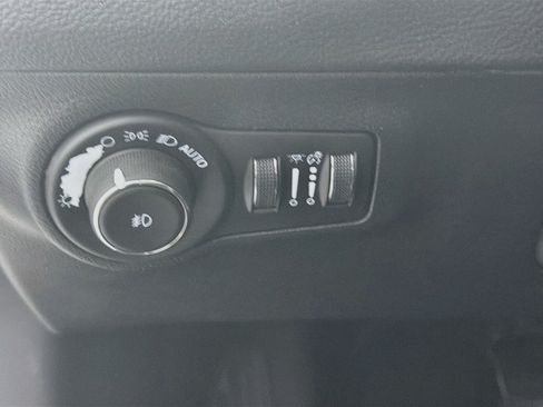 Used 2021 Jeep Compass Latitude FWD image 16