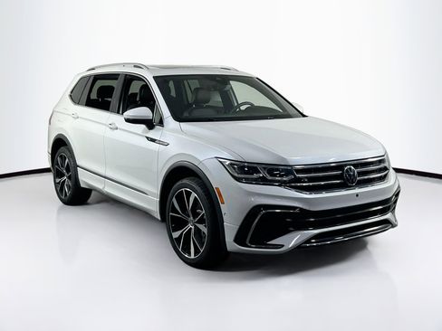 Used 2022 Volkswagen Tiguan SEL R-Line image 3