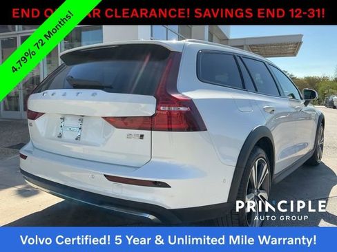 Certified 2025 Volvo V60 B5 Cross Country Plus image 9