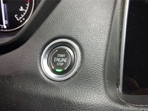 Used 2022 Cadillac XT4 Premium Luxury w/ Safety Alert Package image 32