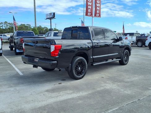 Used 2019 Nissan Titan SL w/ Midnight Edition image 4