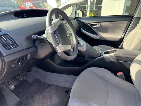 Used 2014 Toyota Prius Five image 10