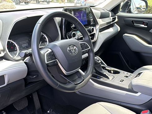 Certified 2024 Toyota Highlander XLE image 21