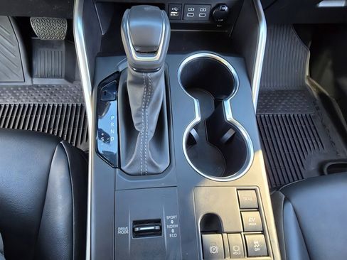 Used 2024 Toyota Highlander XLE image 15