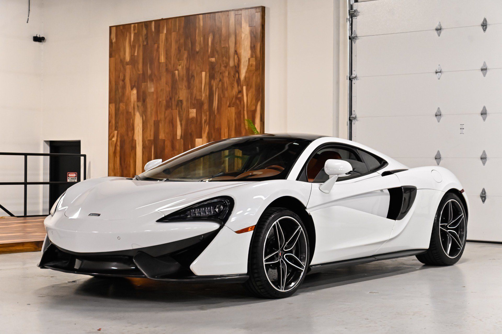 Used 2017 McLaren 570S RWD image 2