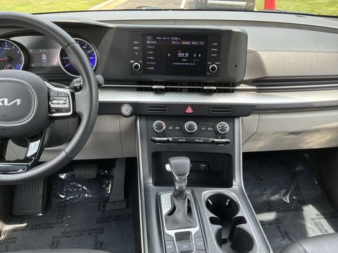 Used 2024 Kia Carnival LX FWD image 28