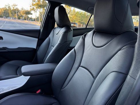 Used 2017 Toyota Prius Prime Advanced image 36