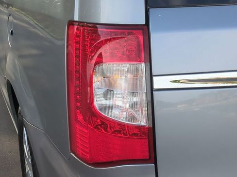 Used 2015 Chrysler Town & Country Touring w/ Driver Convenience Group FWD image 21