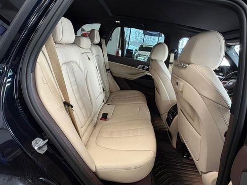 Used 2019 BMW X5 xDrive40i w/ M Sport Package image 28