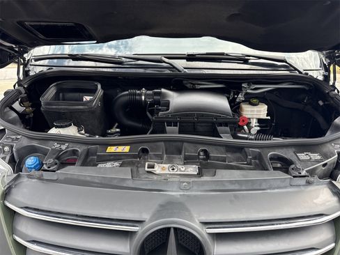 Used 2019 Mercedes-Benz Sprinter 2500 image 50