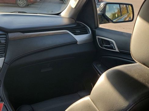 Used 2020 GMC Yukon Denali w/ Denali Premium Package image 23