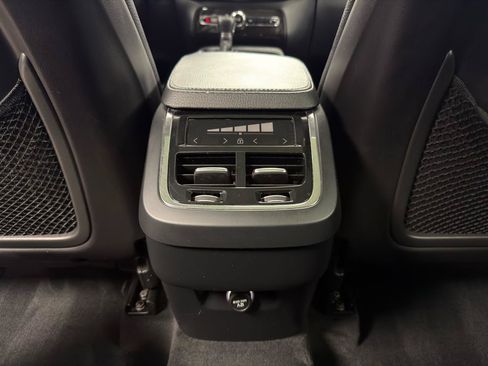 Used 2018 Volvo XC90 T6 Momentum w/ Convenience Package AWD/4WD image 31