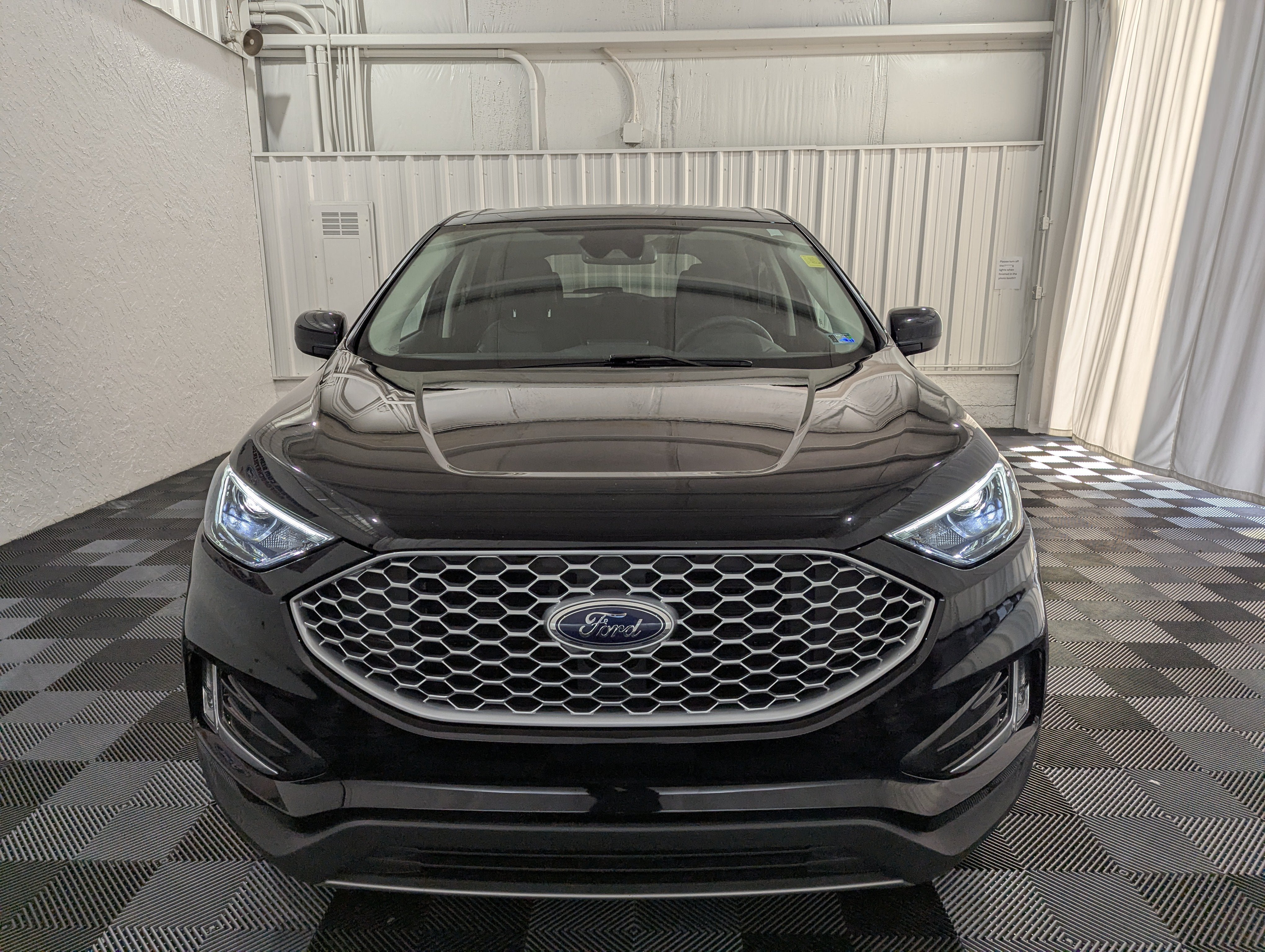 Used 2024 Ford Edge SEL w/ Convenience Package AWD/4WD image 3