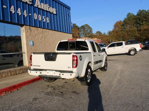 Used 2021 Nissan Frontier SV image 3